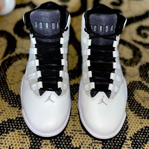 Jordan Max Aura White Size 8 Men
